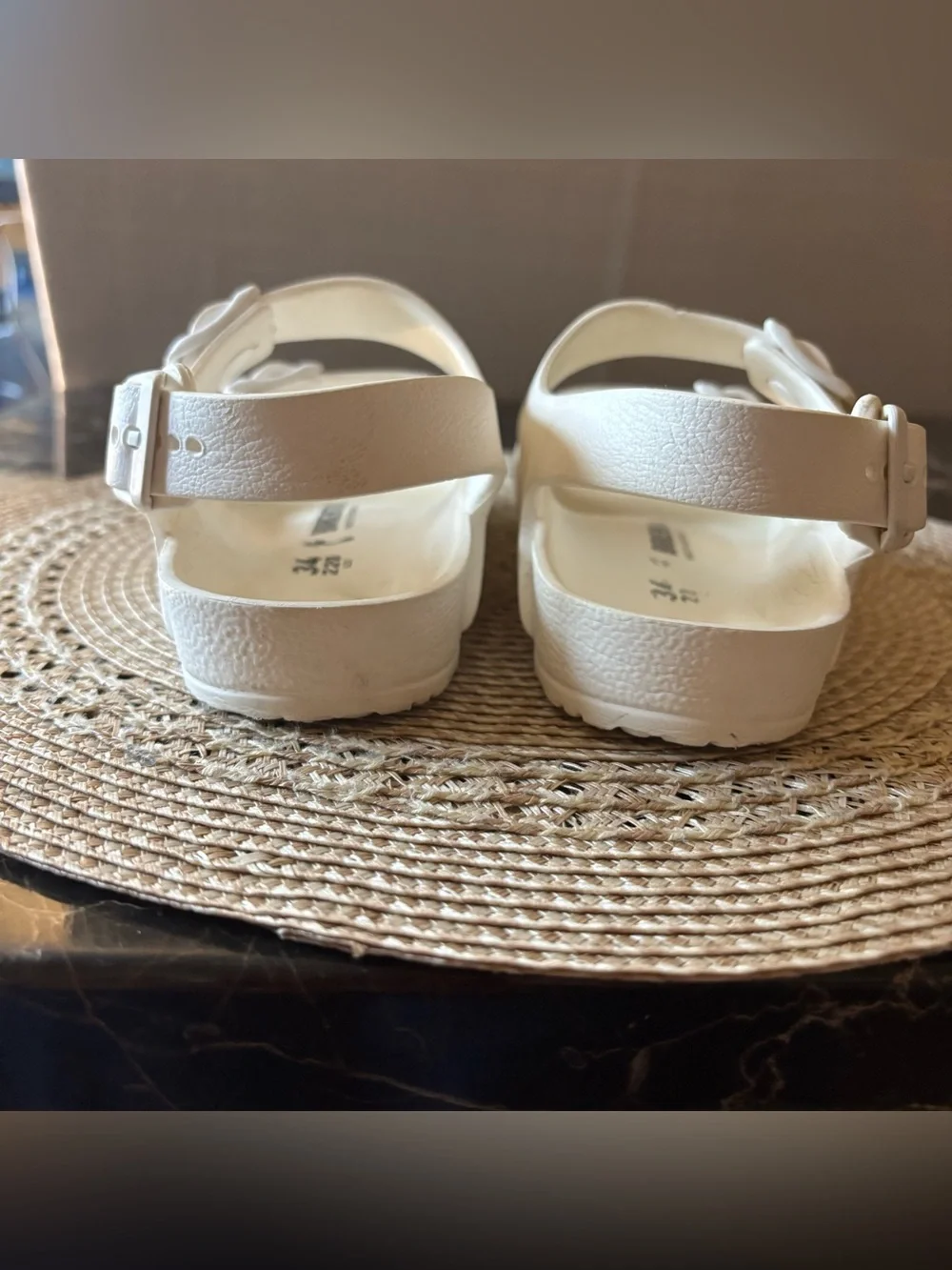 BIRKENSTOCK  Kid’s White Milano Sandals  Size US L3 EURO 34